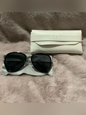 summer & rose Black Aviator Sunglasses with White Case